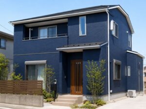 濃いネイビーの一般住宅